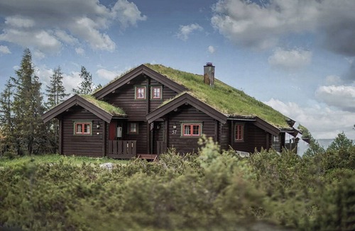 Etnedal House | Timber cabin with panoramic views at Spåtind