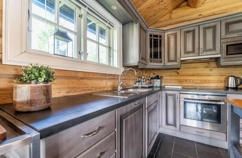 Mælem House | Timber cabin with ski-in/ski-out in Fageråsen