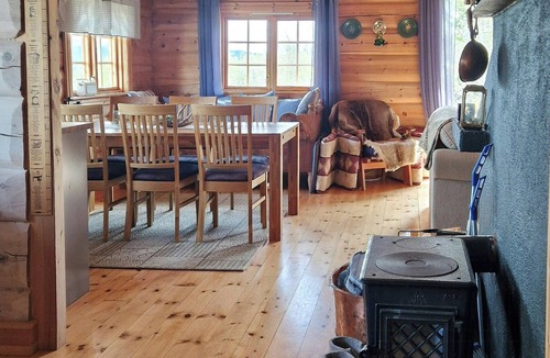 Galaa House | Timber cabin with views near Røros