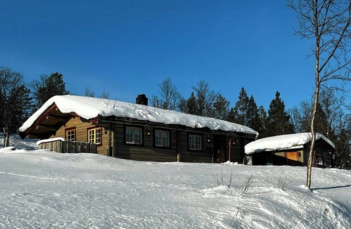 Galaa House | Timber cabin with views near Røros