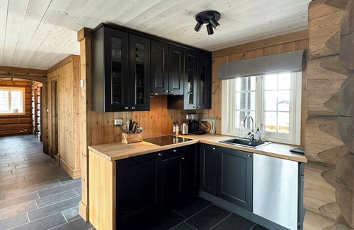 Gol Municipality House | Timber cabin with views over Golsfjellet
