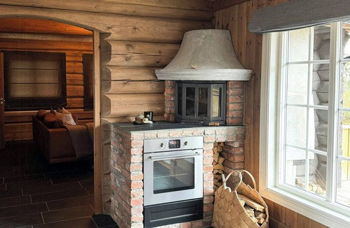 Gol Municipality House | Timber cabin with views over Golsfjellet