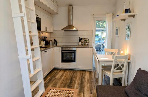 Hollviken Villa | Tiny house for four 200 m from beautiful white sandy beach and 20 min from Malmö - with internet, Netflix and parking included