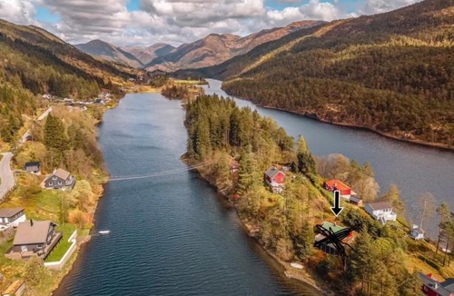 Fana House | Tinyhouse surrounding Norwegian mountains