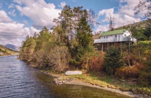 Fana House | Tinyhouse surrounding Norwegian mountains