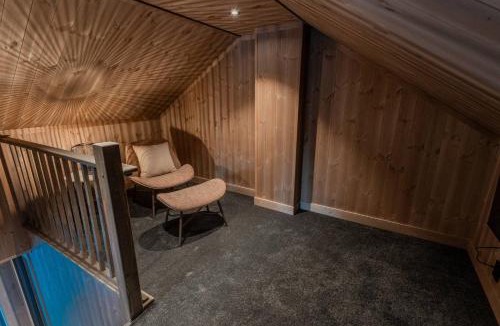 Nes House | Tiur, stylish new cabin with hot tub