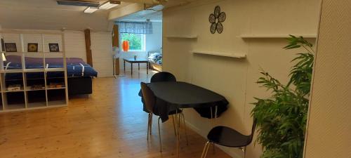 Varberg Apartment | Tofta Konstgalleri-Lägenhet Loftet03