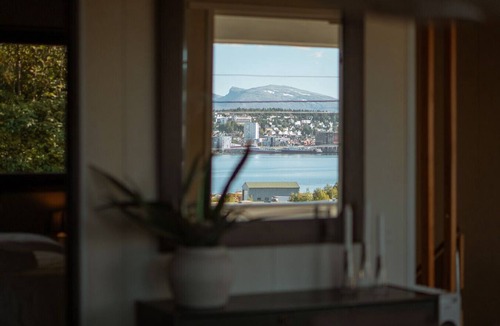 Tromso House | Top Floor Apartment with Scenic Views