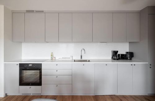 Katarina-Sofia Apartment | Top-floor SoFo flat with balcony