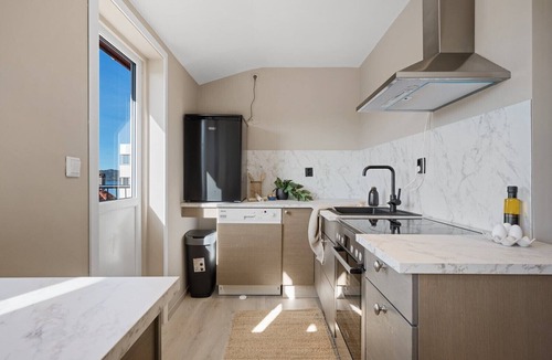Bergenhus Apartment | Toppleilighet på Sandviken med balkong