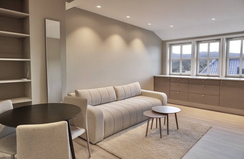Bergenhus Apartment | Toppleilighet på Sandviken med balkong