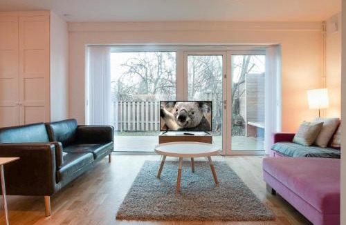 Sollentuna Villa | townhouse on Arlanda Stockholm metro line - easy checkin