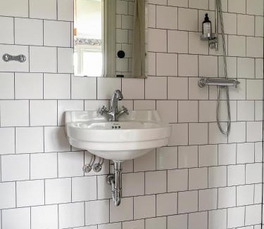 Mullsjo Hotel | Trädgårdshotellet Årås Säteri och Trädgårdar