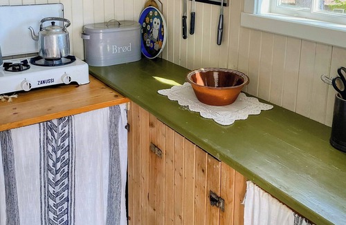 Levanger House | Traditional 60s cabin by Langåsdammen lake
