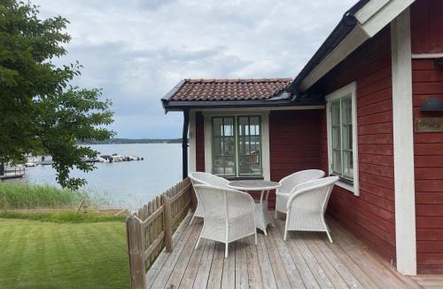 Laggarsvik House | Traditional Archipelago House Waterfront Sauna