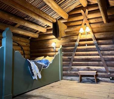 Hundorp Ski Chalet | Traditional barn - Glamping - wifi og sauna