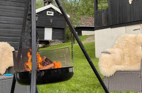 Hundorp Ski Chalet | Traditional barn - Glamping - wifi og sauna