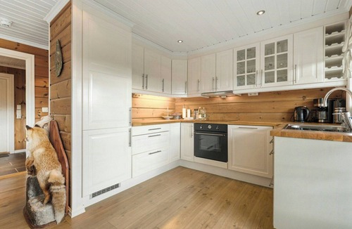 Stryn House | Traditional cabin with turf roof near Stryn