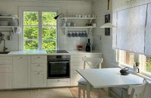 Dio House | Traditional Cottage Near Linné's Råshult