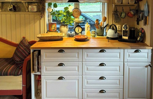Solleron House | Traditional Dalarna cottage with Lake Siljan views