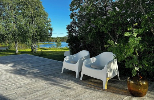 Vegarshei House | Traditional farmstead with dock near Vegår