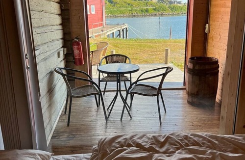 Ballstad Cottage | Traditional fisherman’s cabin in the fishing village of Ballstad