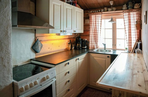 Al House | Traditional log cabin at Reineskarvet