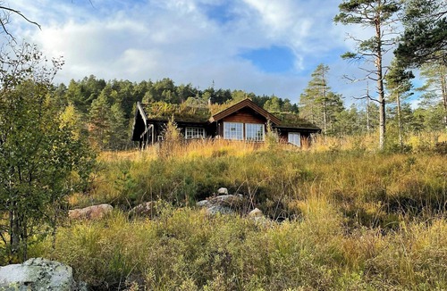 Treungen House | Traditional log cabin near Treungen