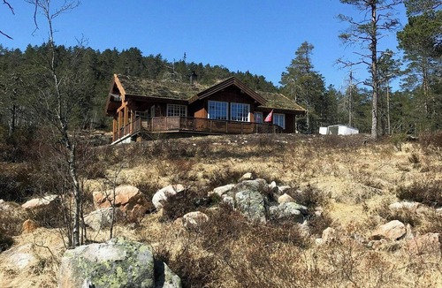 Treungen House | Traditional log cabin near Treungen