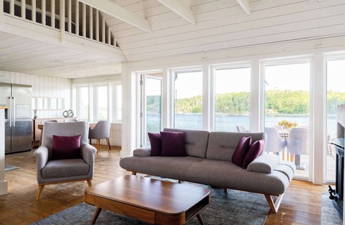 Tyktorp Villa | Tranholmen Villa with Dock & Water Views