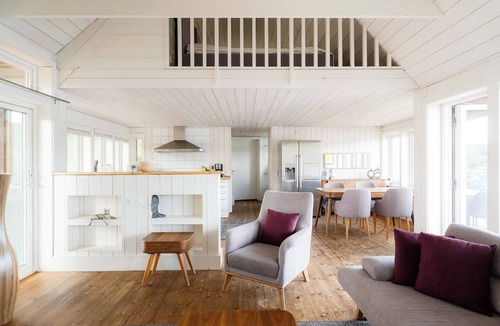 Tyktorp Villa | Tranholmen Villa with Dock & Water Views