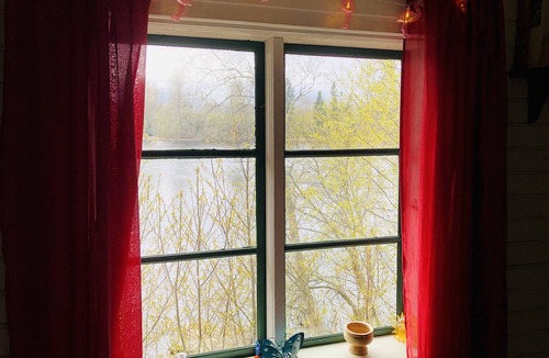 Avesta Cottage | Tranquil Lakeside Cottage Retreat