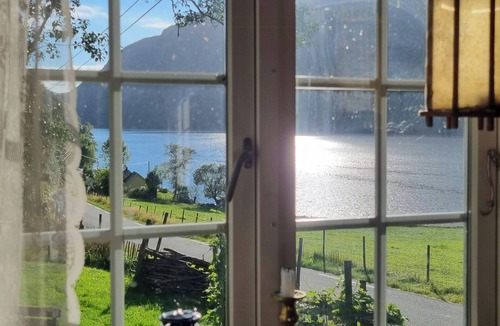 Forsand House | Travel back in time in this charming log cabin