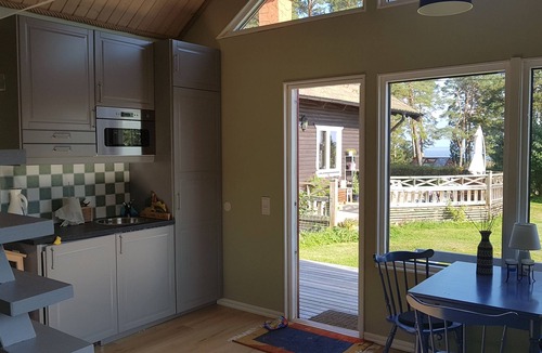 Hammaro Cabin | Trevlig Gästhus Nära Vänern och Badplats Nära Till Motionsspår och Golfbana