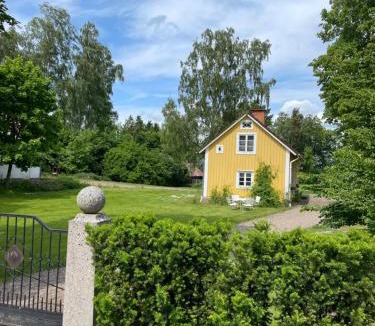 Vikingstad House | Trevligt eget hus med kakelugn i lantlig miljö