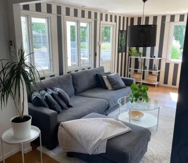 Mollosund House | Trevligt hus & Sjöbod i mysiga Mollösund Tången