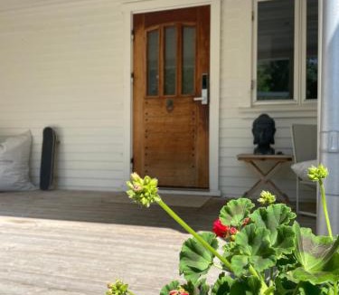 Mollosund House | Trevligt hus & Sjöbod i mysiga Mollösund Tången