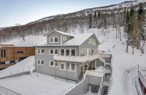 Tromsdalen House | Tromsdalen with a view
