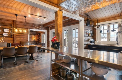Trysil Ski Chalet | Trysil Ski-in/Out Log Cabin for 8