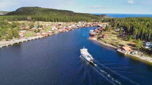 Arnasvall Hostel | Trysunda Vandrarhem & Skärgårdscafé