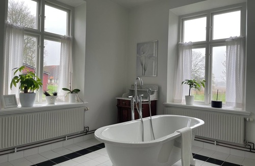 Sjobo Bed & Breakfast | Tullesbo Sätesgård