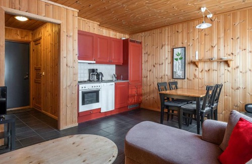 Loten Municipality House | Tur & Ski · 2 sov · Elbillader · 60 min OSL