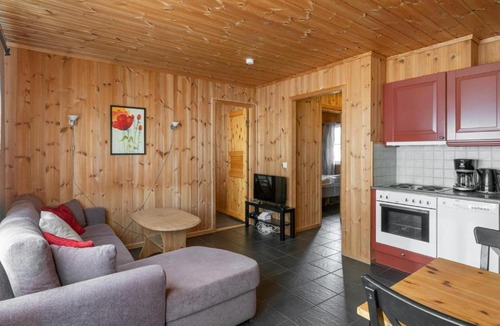 Loten Municipality House | Tur & Ski · 2 sov · Elbillader · 60 min OSL