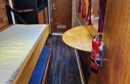 Centrala Sodertalje Boat Rental | Twin Room with Lake View Yacht 2
