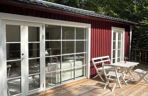 Hastveda House | Two beautiful smaller houses with boat in a natural setting on Lursjön