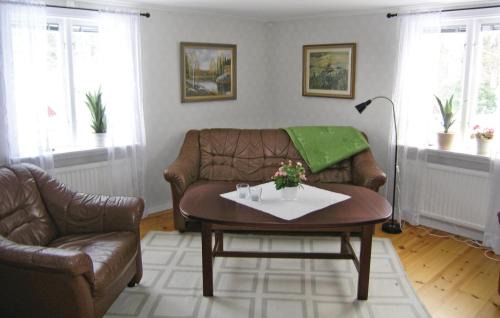 Sotaryd House | Two-Bedroom Holiday Home Skeppshult 02
