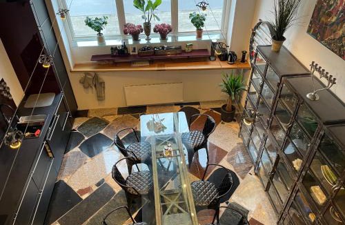 Loderup House | Udda boende med wow-känsla och spabad på terrassen!