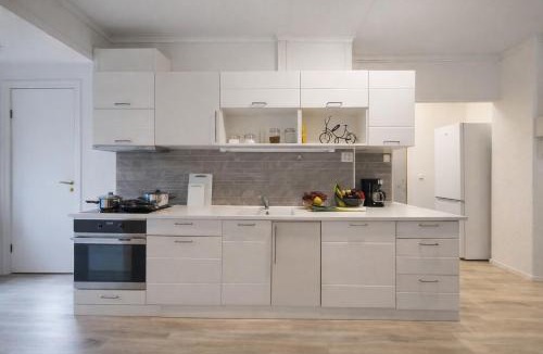 Sandnes Apartment | Uncle Sam Cozy Apartment, parking, 8 guests
