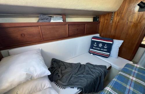 Raa Boat Rental | Unik övernattning på båt i Helsingborgs hamn