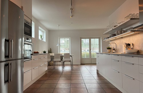 Viken House | Unikt Boende Mitt i Gamla Viken, 150 Kvm, 3 Sovrum, 6 Sängplatser, Trädgård